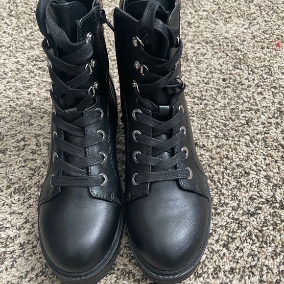 BRAND NEW Black Cheetah Boots - Picture 6 of 7